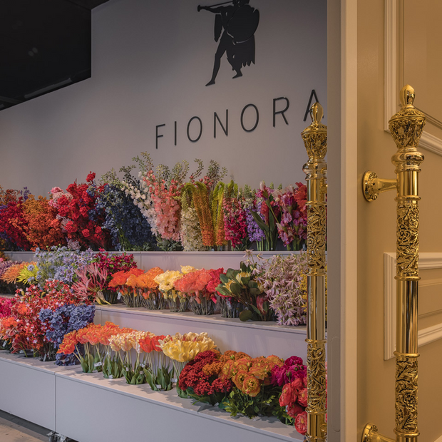 Zijden kunstbloemen in vaas